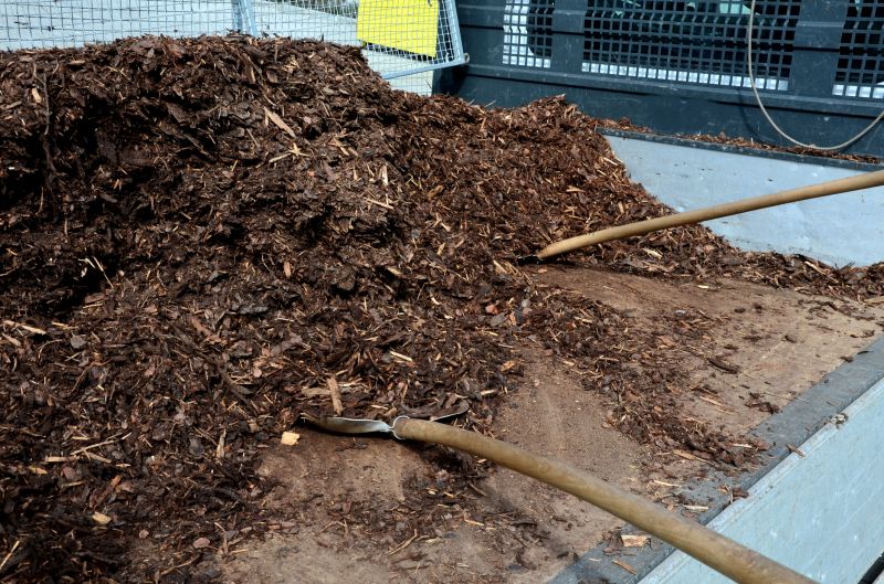 Hardwood Mulch Delivery