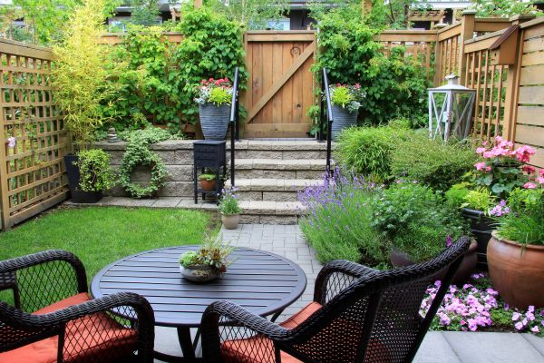 Small Yard Landscaping in Des Moines