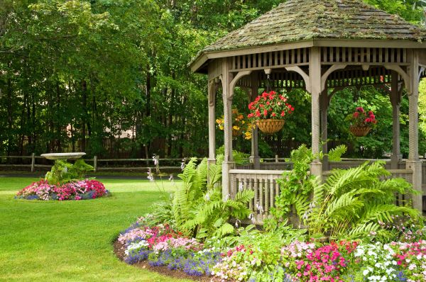 Backyard Landscaping Service in Des Moines