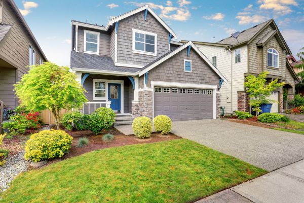 Curb Appeal Landscaping in Des Moines
